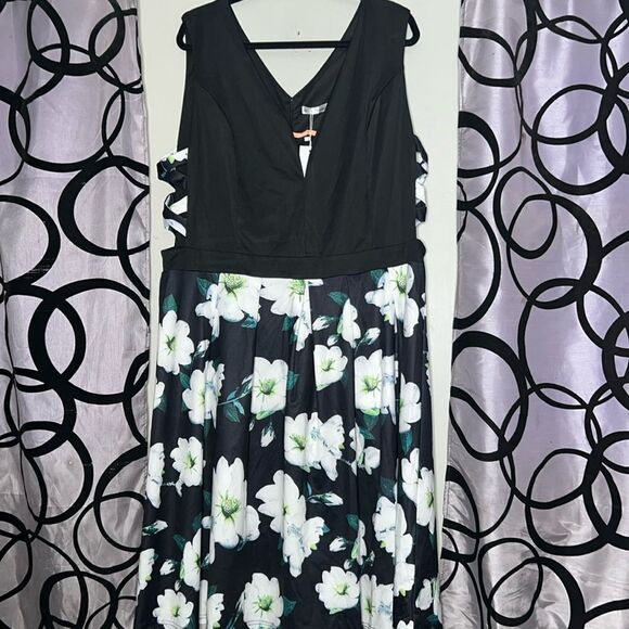 Rose Gal V-neck fit and flare floral dress size 2X new with tags - Picture 1 of 13